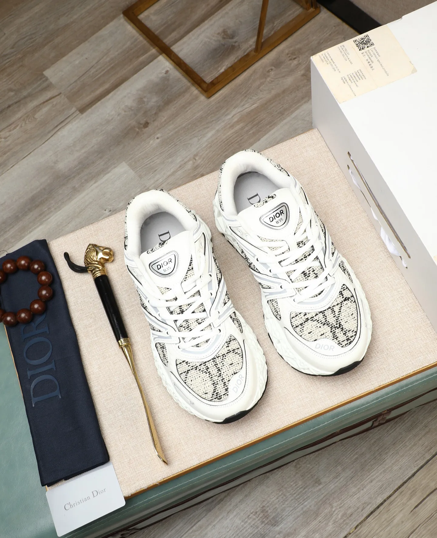 Men's shoes 💰800💰 Men's style 👦🏻Dior Dior B35 High-end quality Original casual sports shoes Upper: special environmentally friendly leather. High-frequency brand totem, brand totem cloth, tongue plastic brand logo, heel high-frequency brand logo Lining: brand canvas Original version: ultra-light TPR·rubber; two-color molded outsole Ultra-high quality control and fine workmanship: High-end, extravagance and class. Size: 39-44 (38, 45, 46, can be customized)…! !